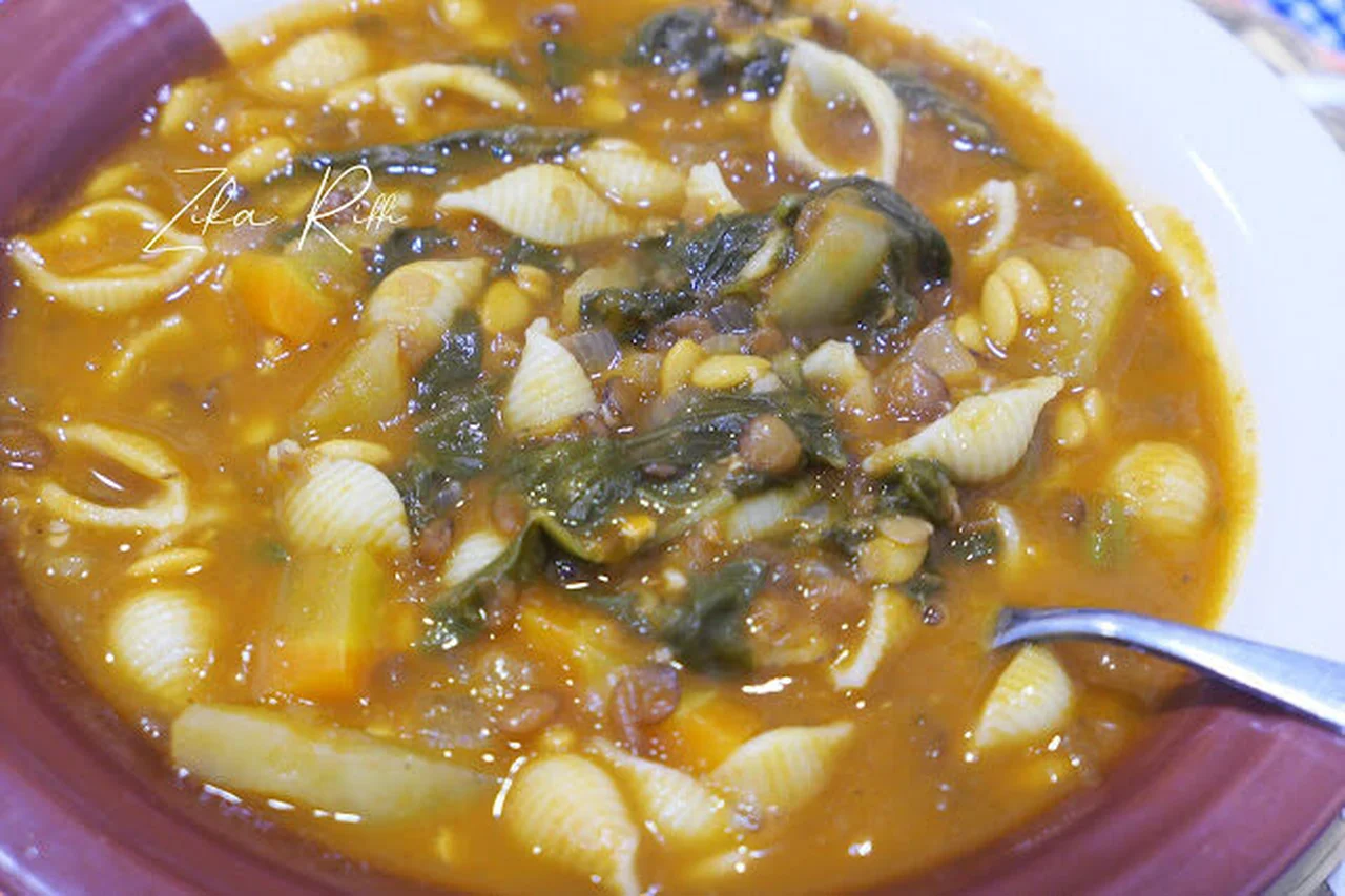 Soupe de lentilles aux épinards et orecchiettes