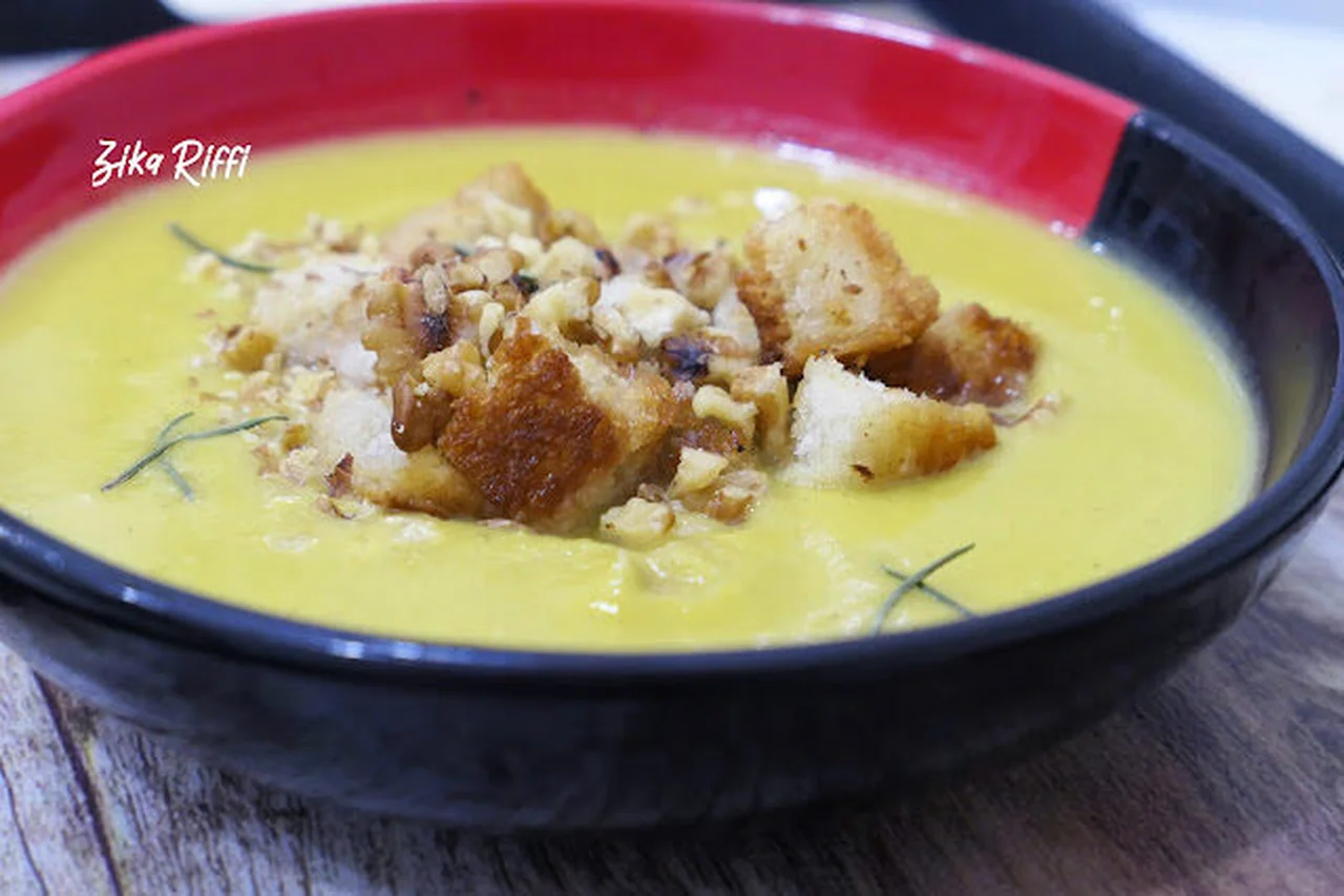 Soupe patate douce, potiron, lait concentré et noix