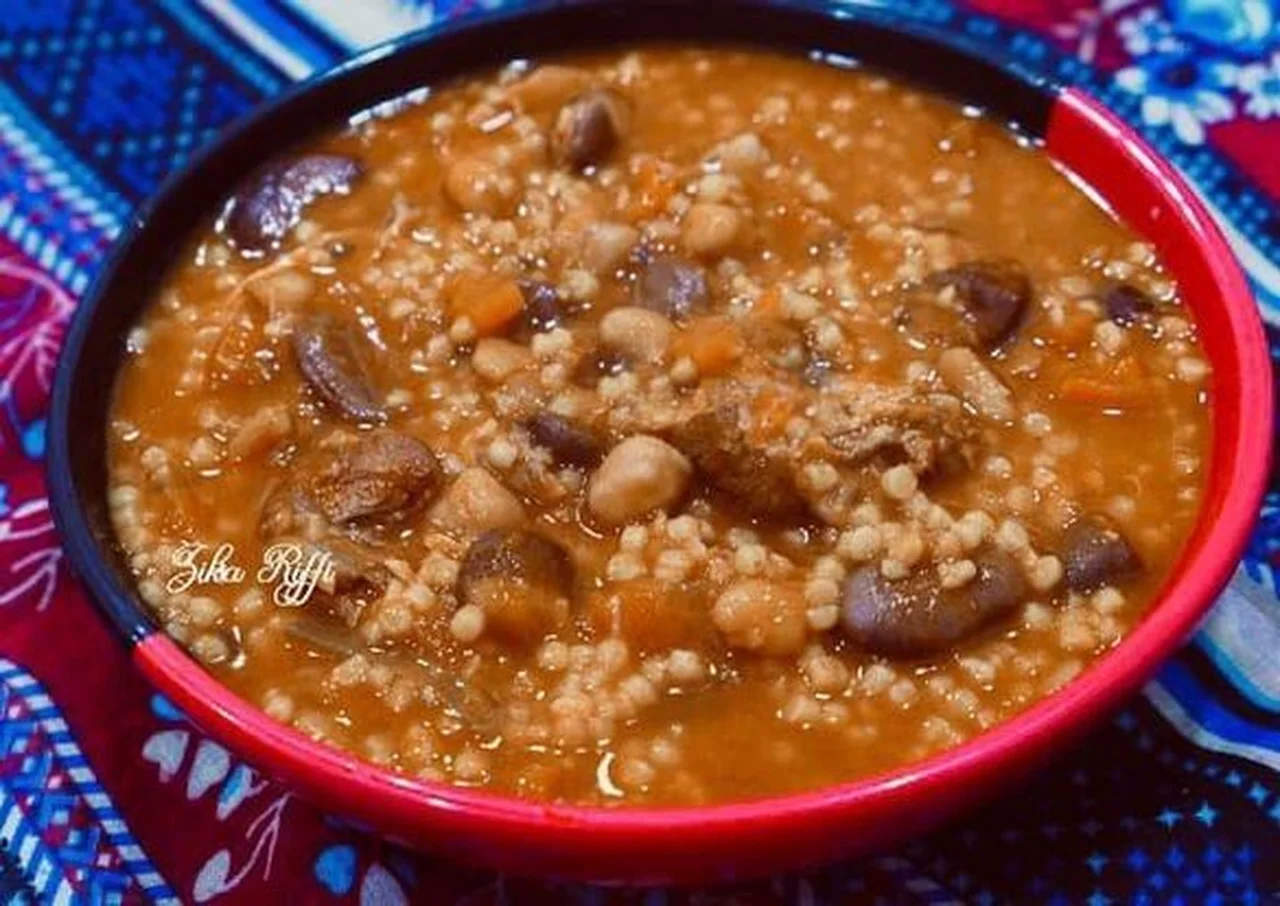 Soupe de petits plombs aux fèves, pois chiches et viande séchée