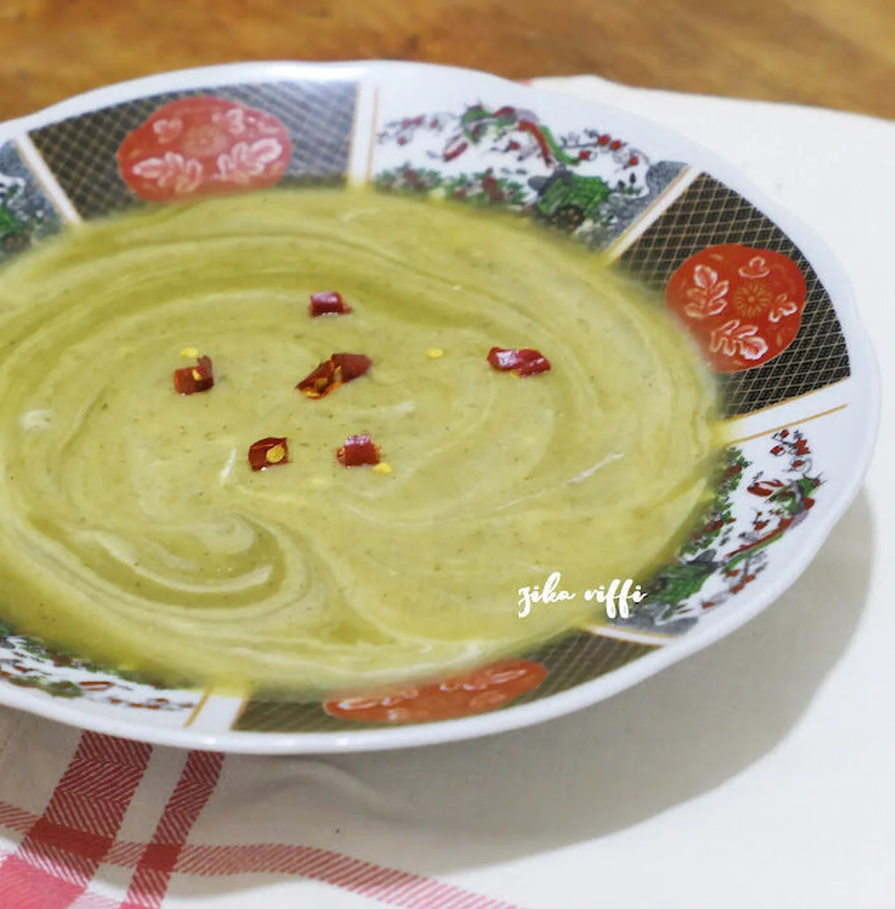 Soupe de pois cassés, rutabaga, poireau et pommes de terre