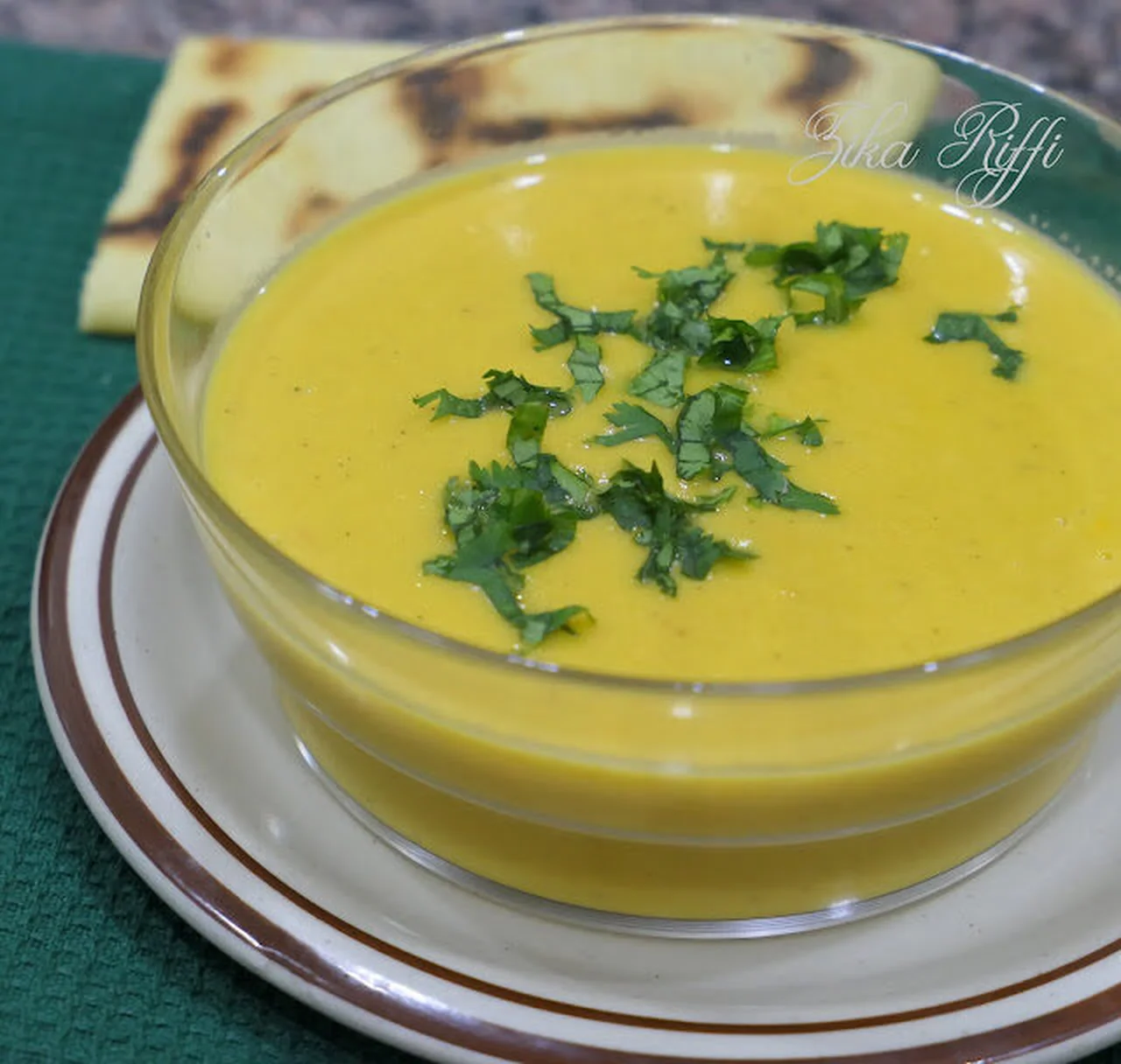 Soupe veloutée butternut, poireaux, carotte à la crème