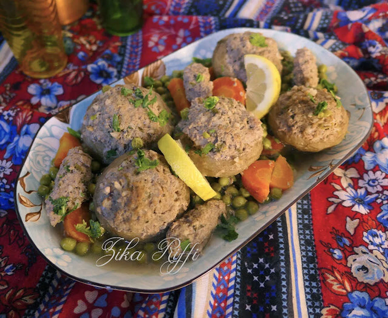 Tajine d'artichauts farcis, petits pois et carottes