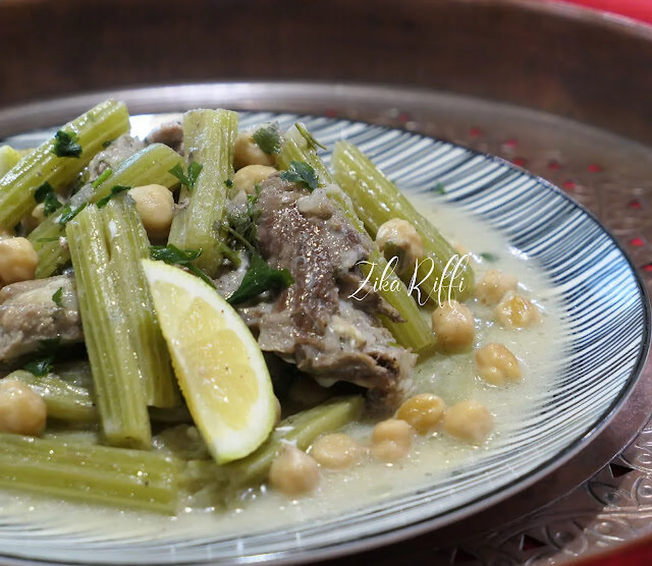 Tajine de cardons sauvages à l'agneau et pois chiches