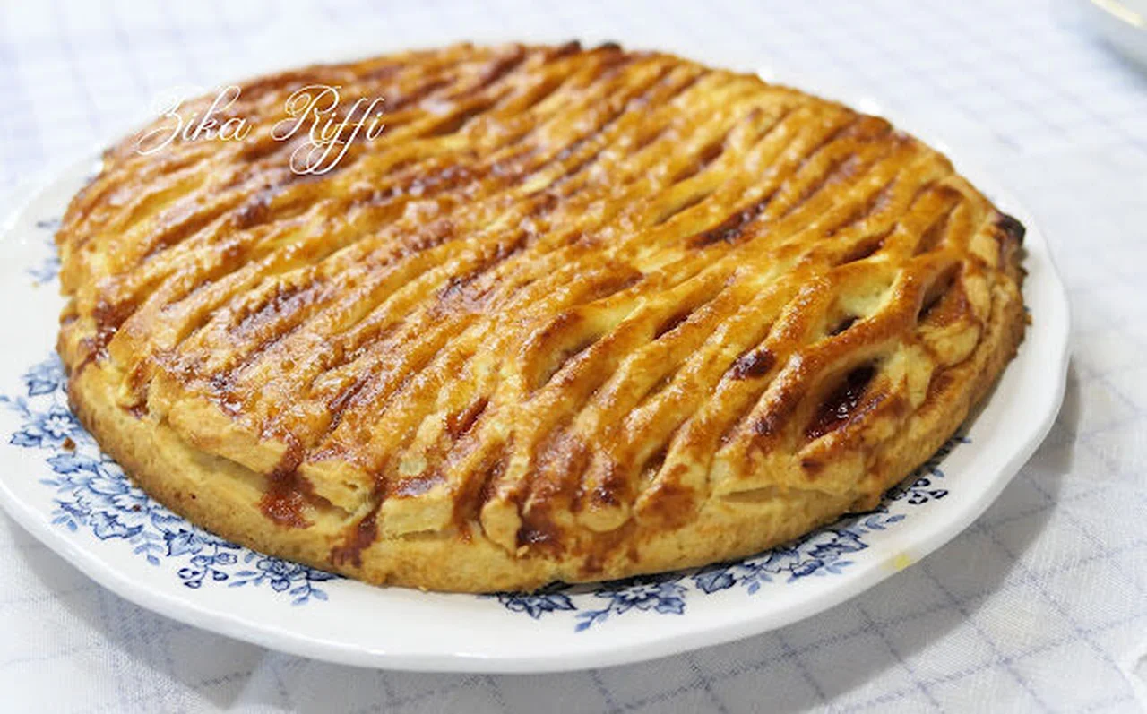 Tarte à la confiture de fraises aux pommes