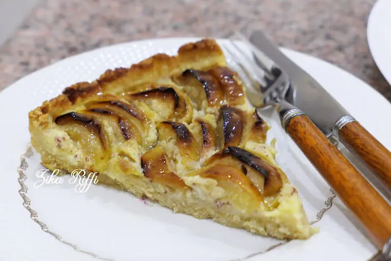 Tarte aux pommes crème aux amandes et miel
