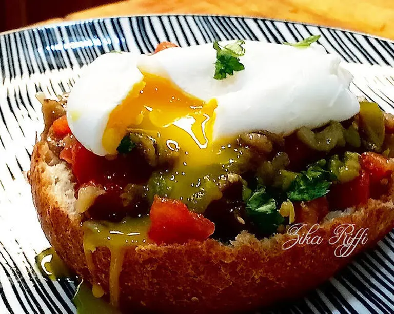 Tartine aux légumes grillés et œuf poché