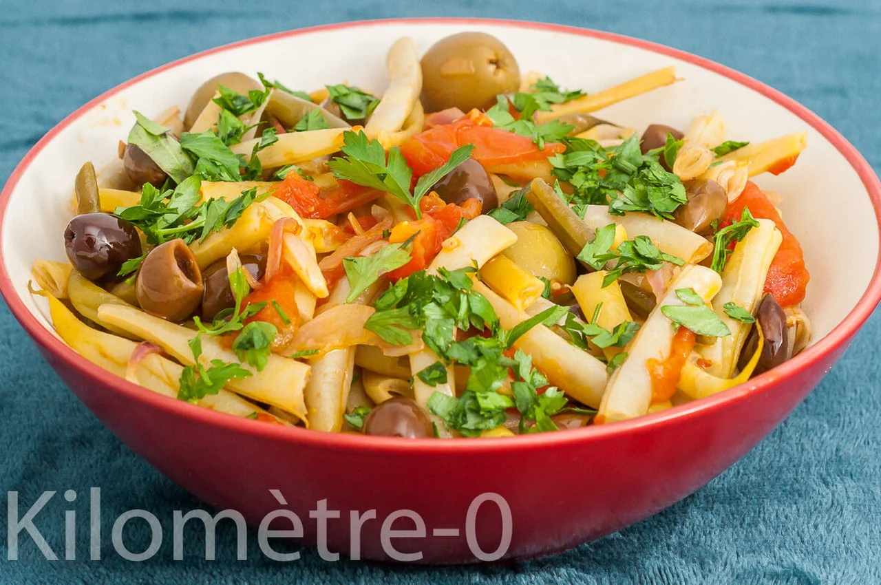 Poêlée de haricots verts, tomates et olives