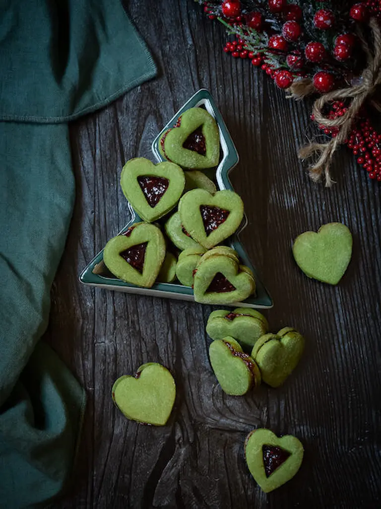Bredele thé matcha et confiture de framboise