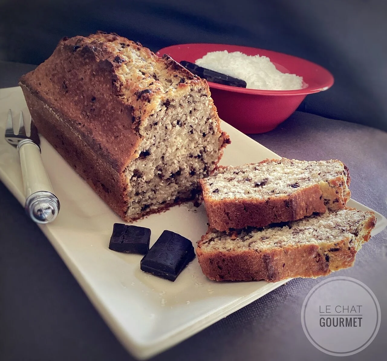 Cake au yaourt, noix de coco et copeaux de chocolat