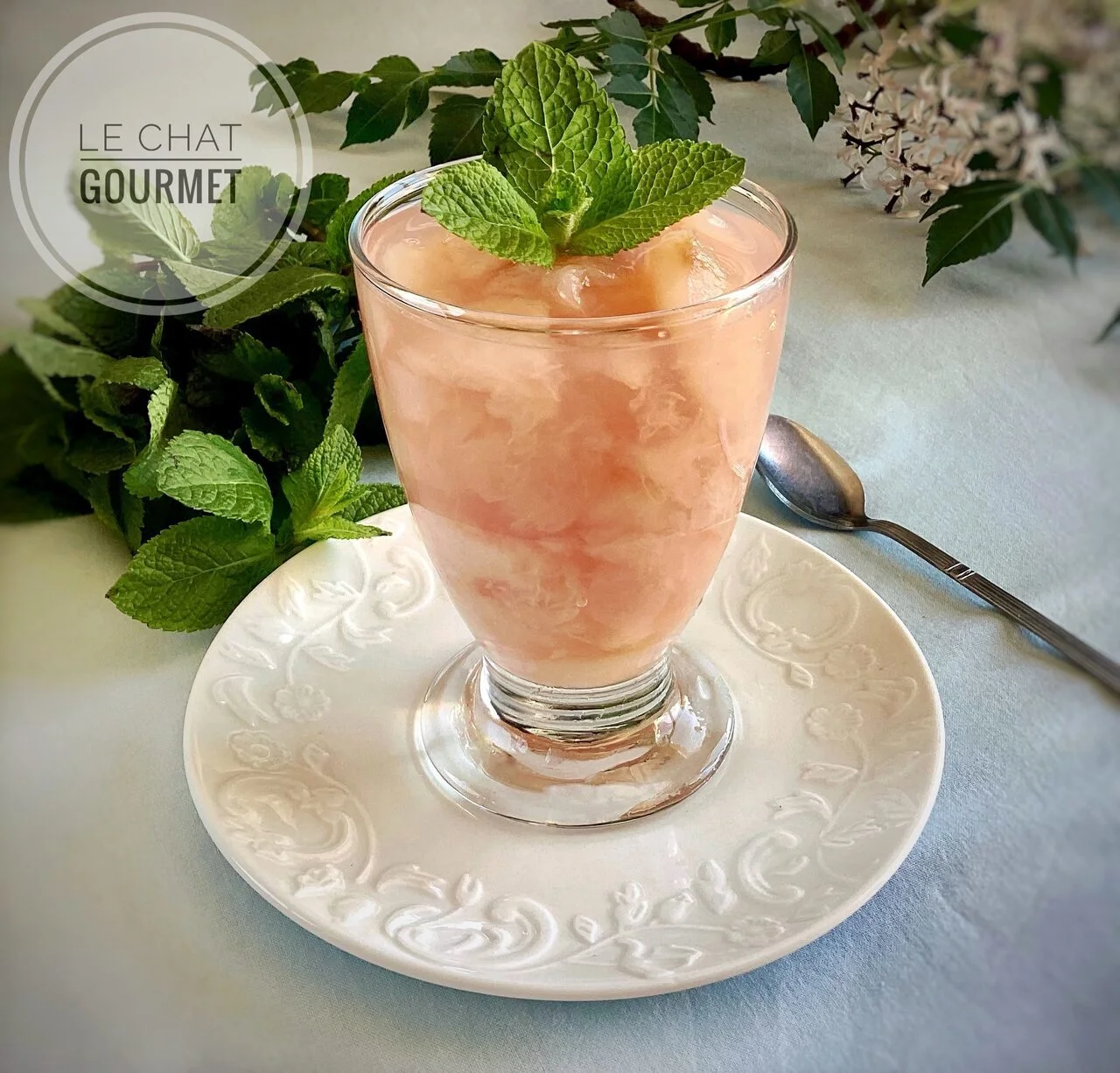 Soupe de pêches blanches à la menthe