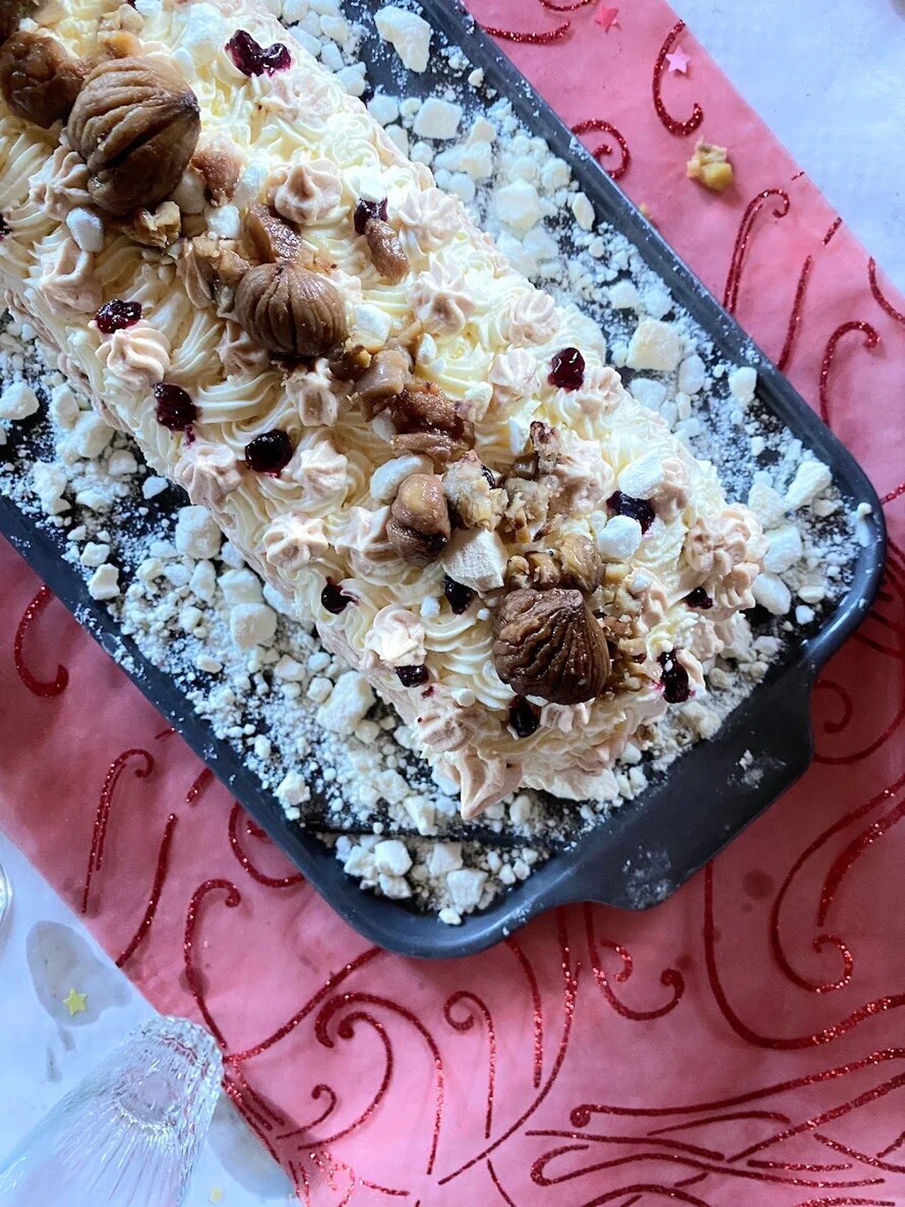 Bûche glacée aux marrons, cassis, caramel