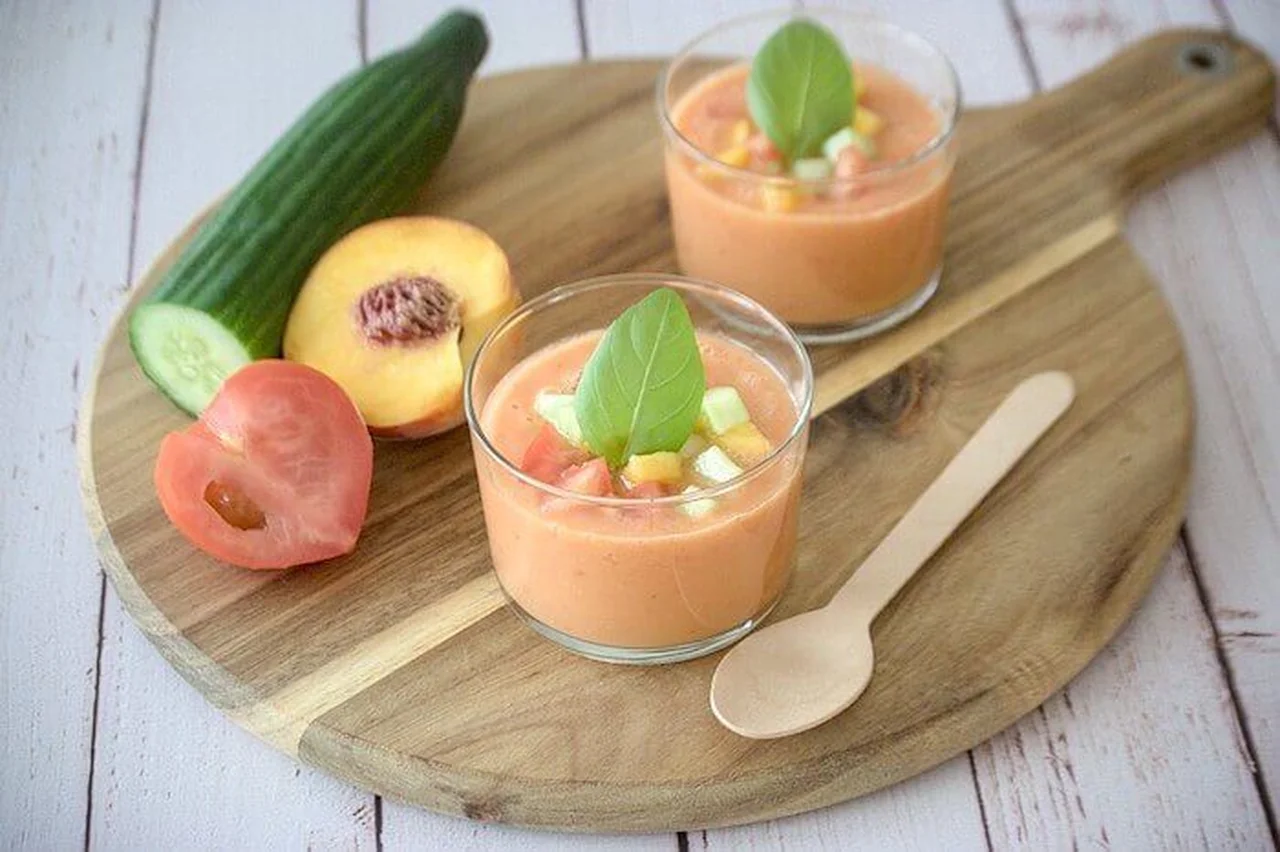 Gaspacho de pêche et tomate