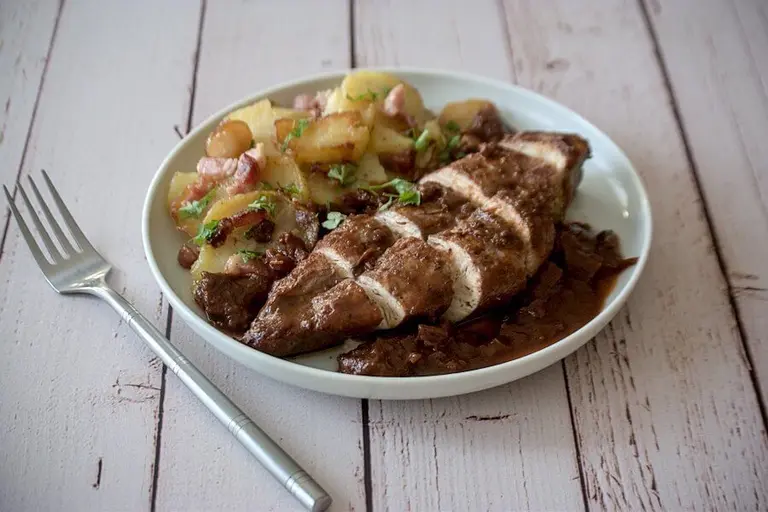 Poulet au vin rouge et tomates séchées