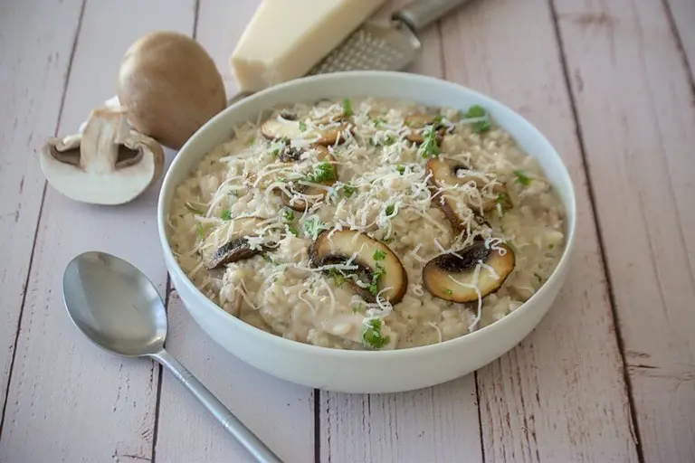 Risotto au poulet et champignons