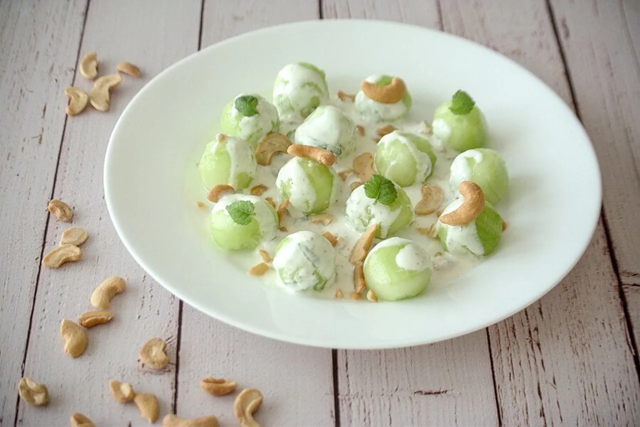 Salade de concombre à la menthe et aux noix de cajou