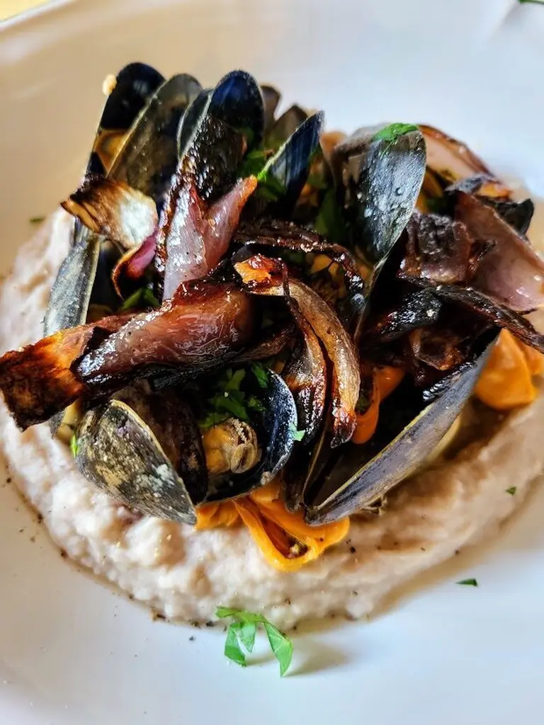 Moules sur crème de haricots cannellini