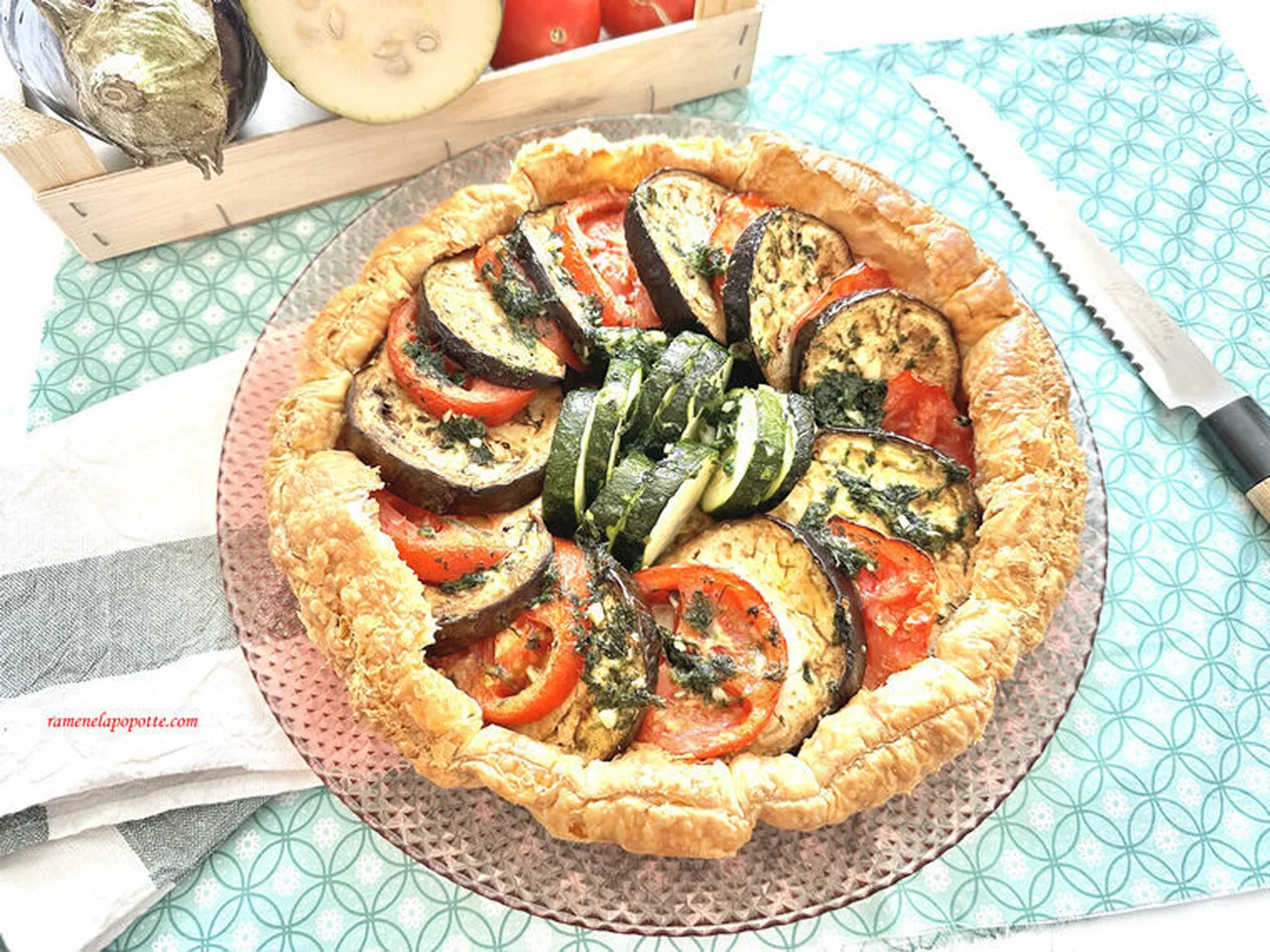 Tarte confit d'oignon, aubergine et courgette