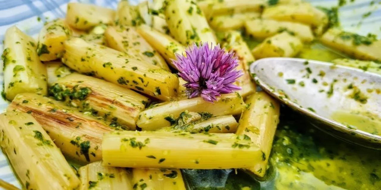 Asperges à la poêle et sauce basilic