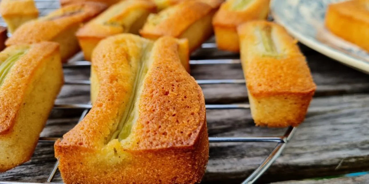 Financiers à la rhubarbe sans gluten