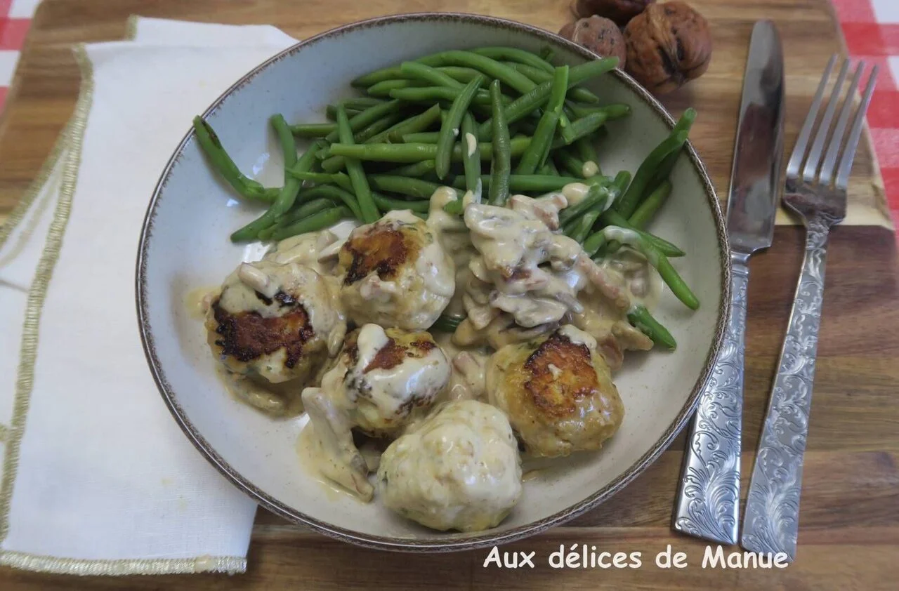 Boulettes de poulet en sauce au vin blanc