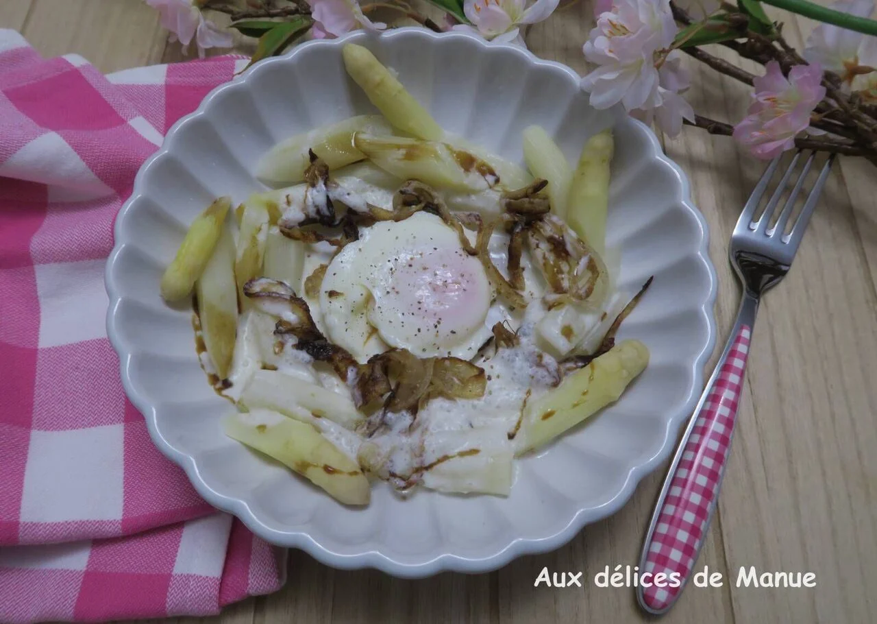 Œuf poché aux asperges en émulsion de parmesan