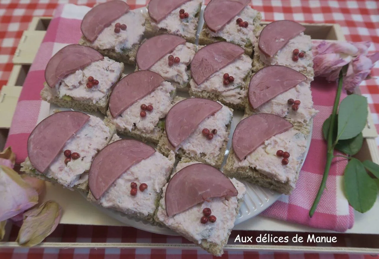 Toasts à la crème de jambon et filet mignon séché