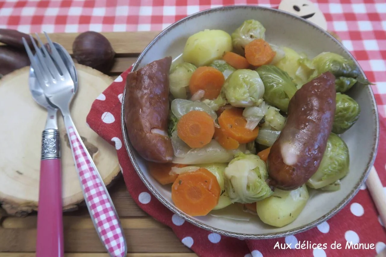 Potée de choux de Bruxelles, pommes de terre et saucisse
