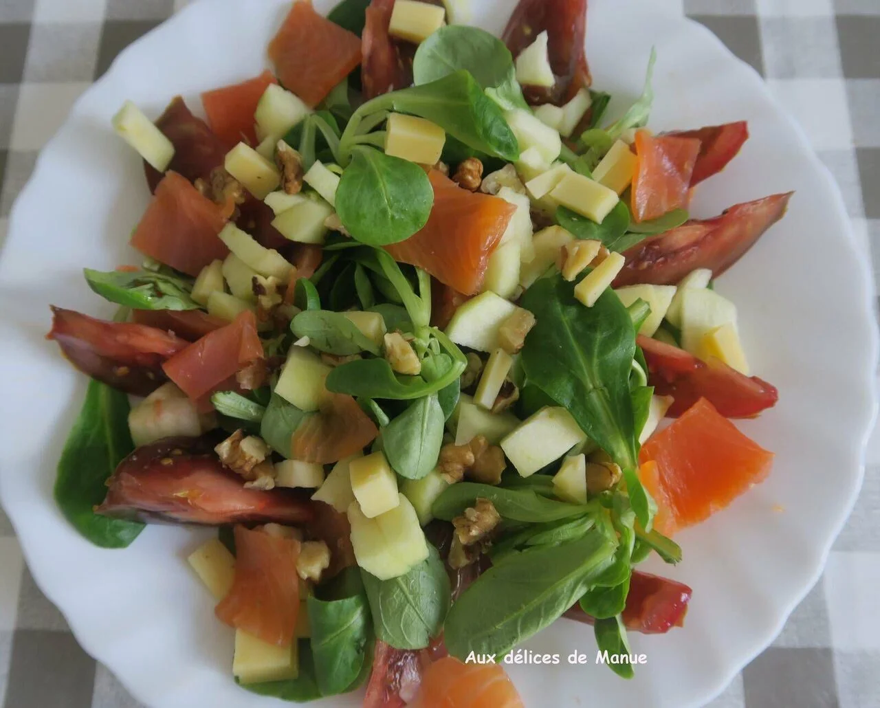 Salade de mâche à la truite fumée et pomme Granny