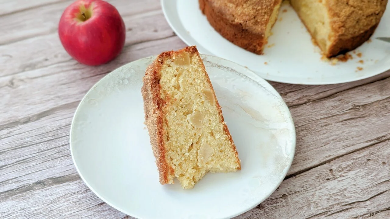 Gâteau moelleux aux pommes et à la vanille