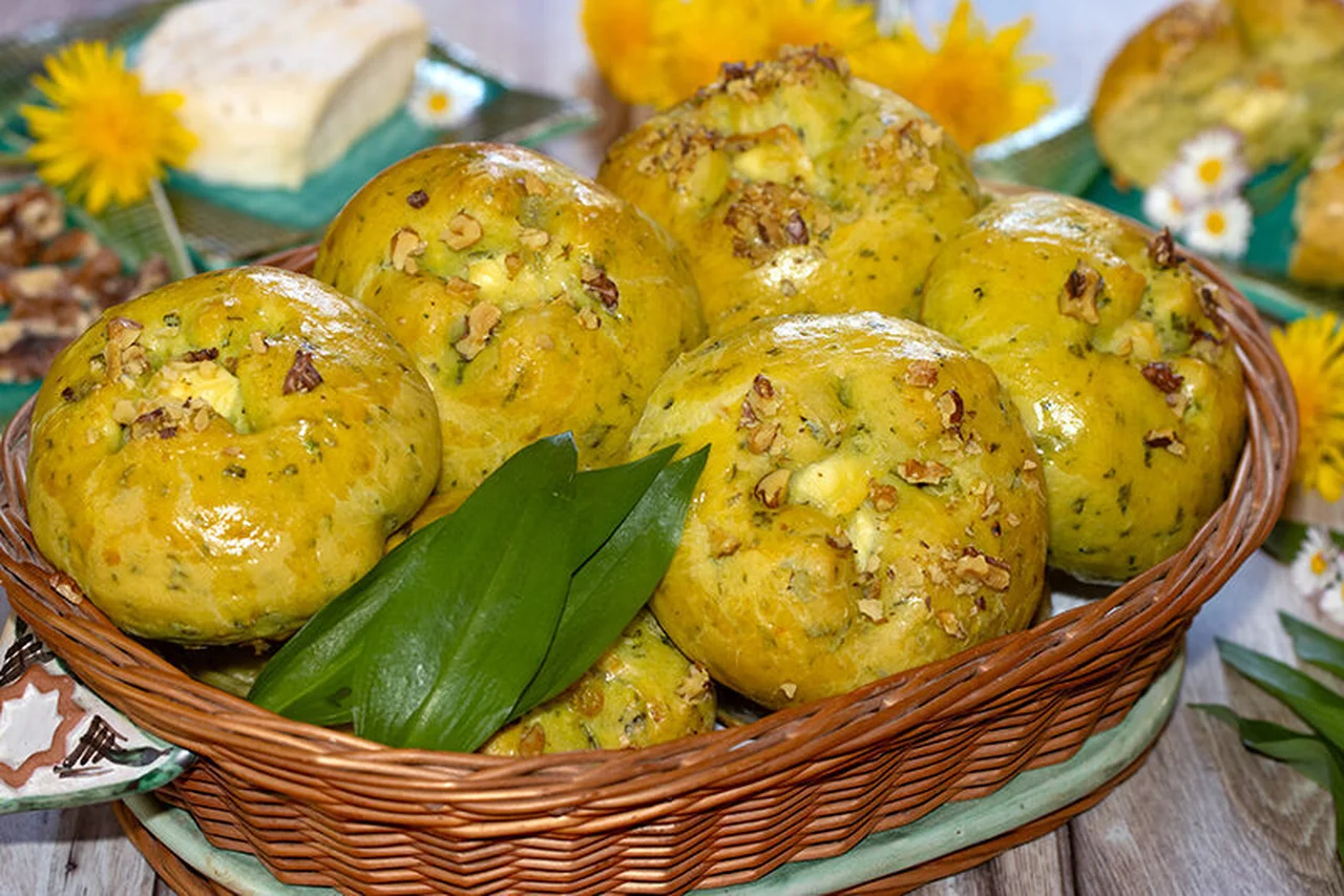 Brioches au Saint-Marcellin, noix et ail des ours