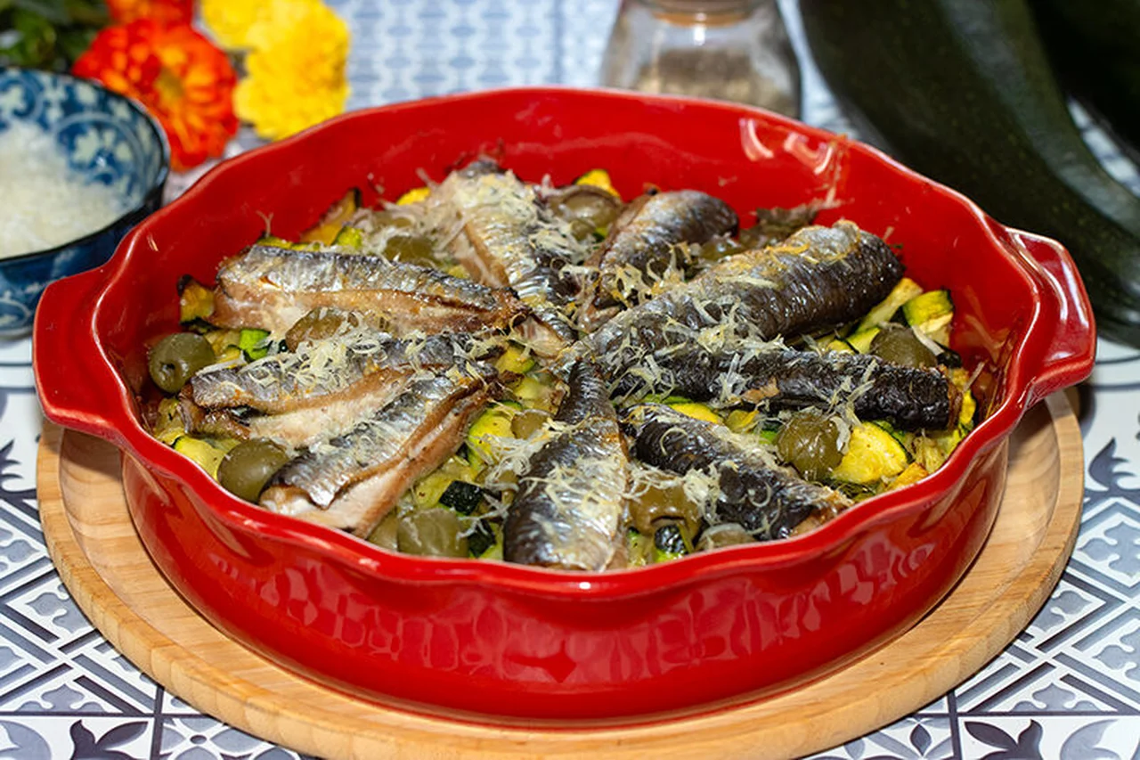 Sardines fraîches aux courgettes, olives et parmesan
