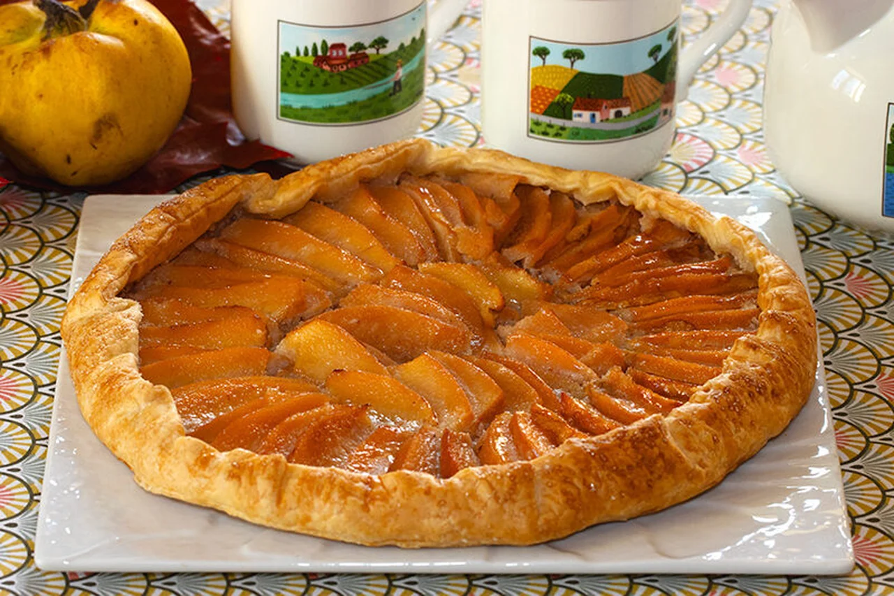 Tarte rustique aux coings, crème d'amande à la fève tonka