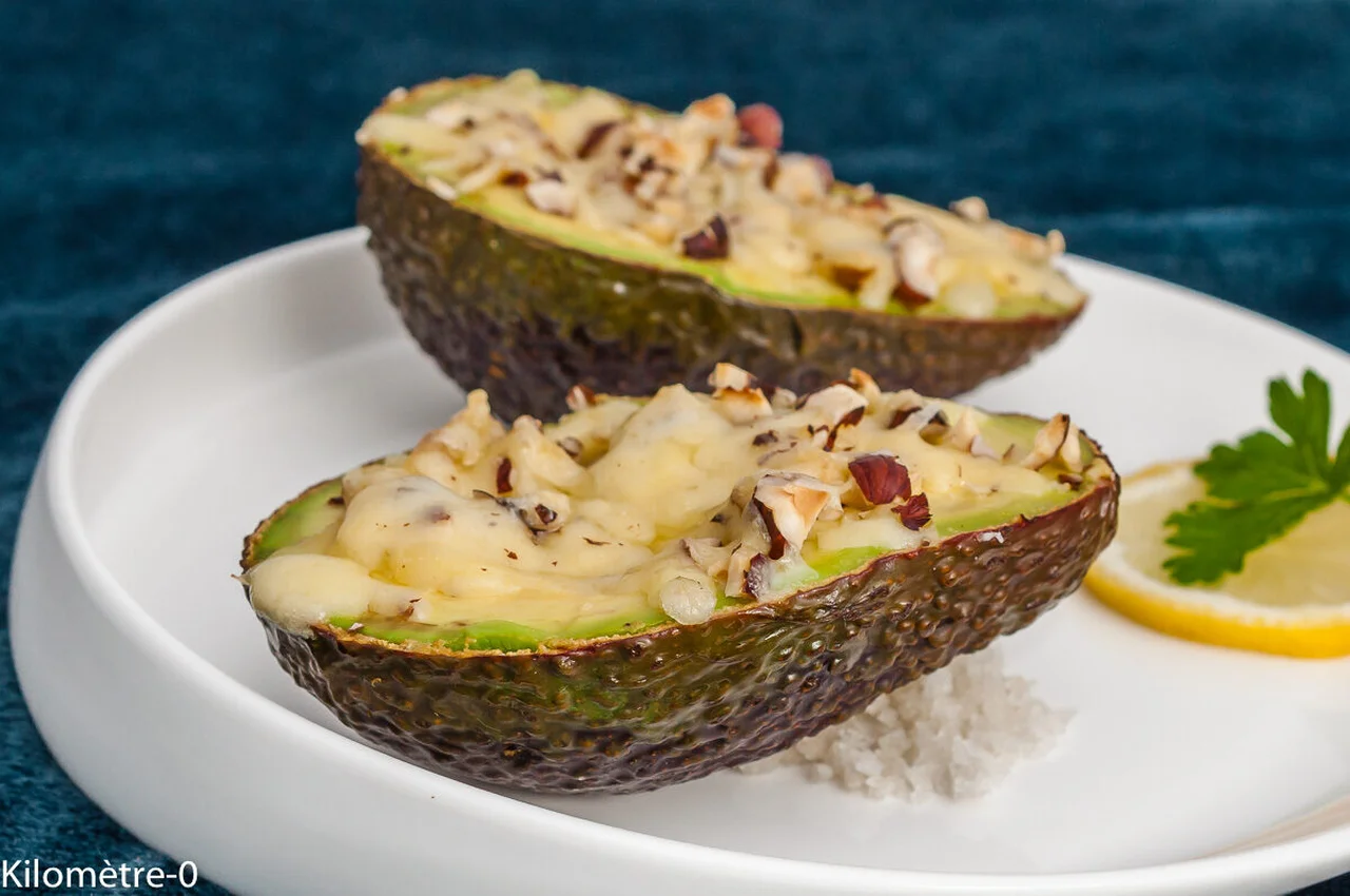 Avocat au four au gouda et aux noisettes