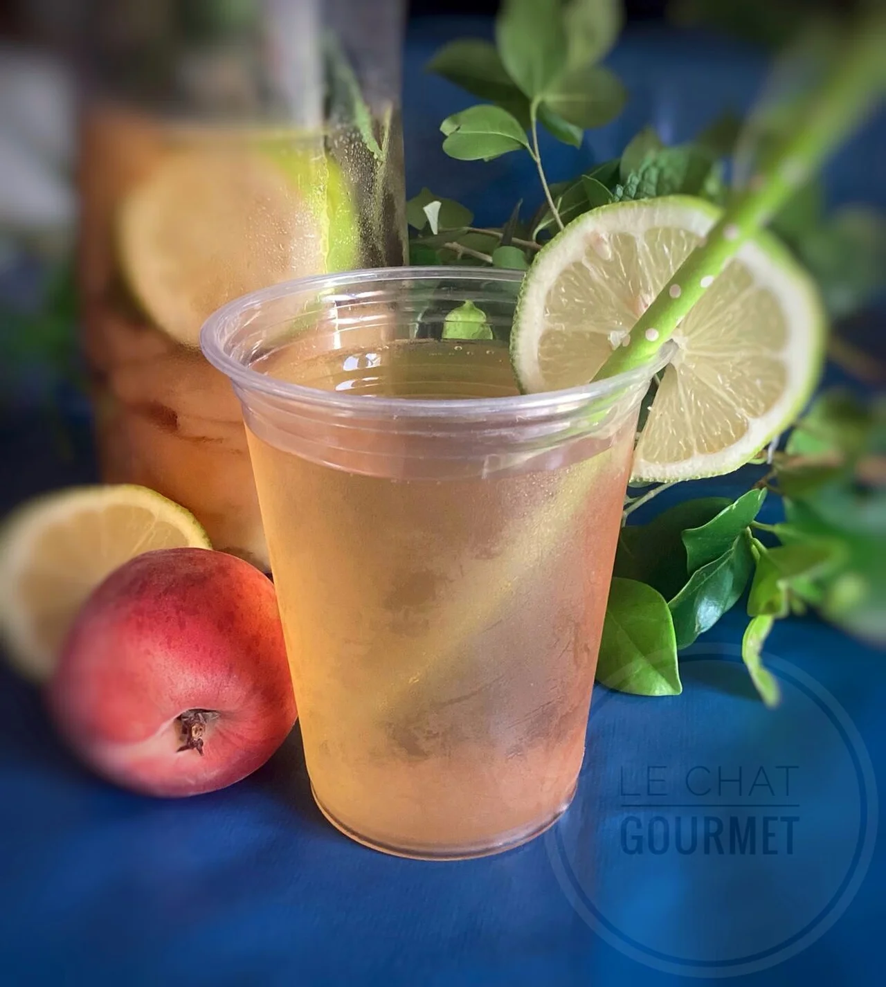 Thé glacé à la menthe et à la pêche