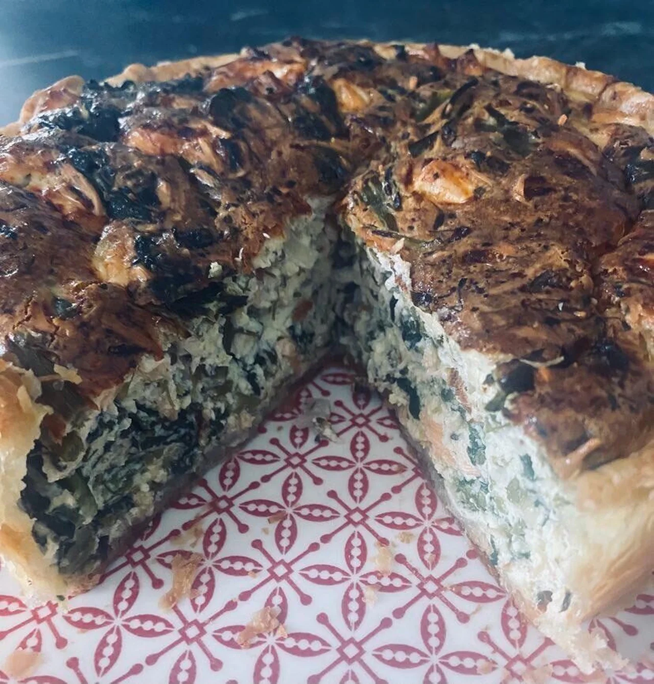 Quiche au saumon, épinards et brocolis