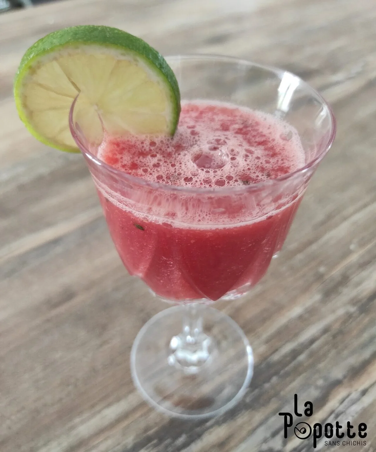 Smoothie fraise pastèque menthe