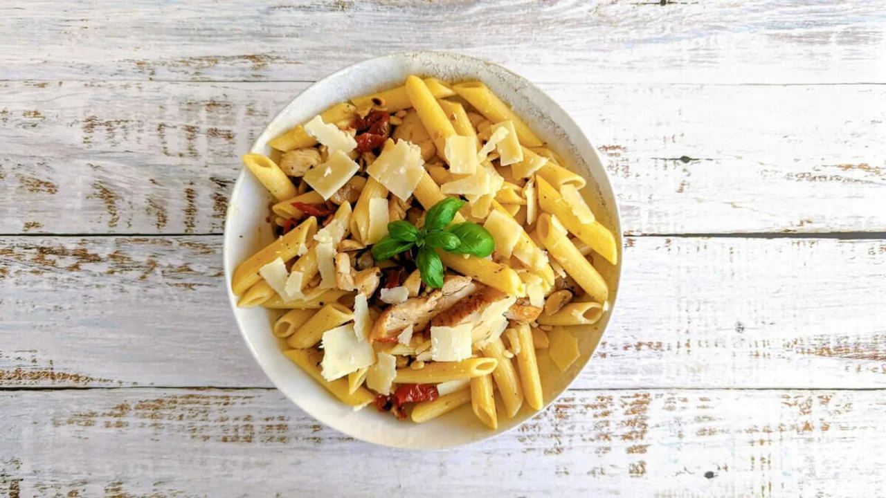 Pennés au poulet et champignons