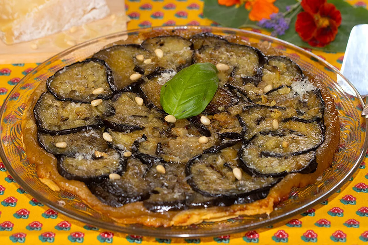 Tatin d'aubergines au parmesan et pignons