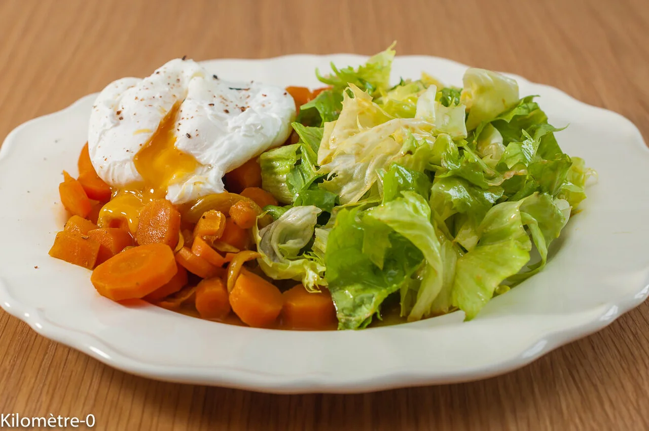 Poêlée de carottes aux œufs pochés