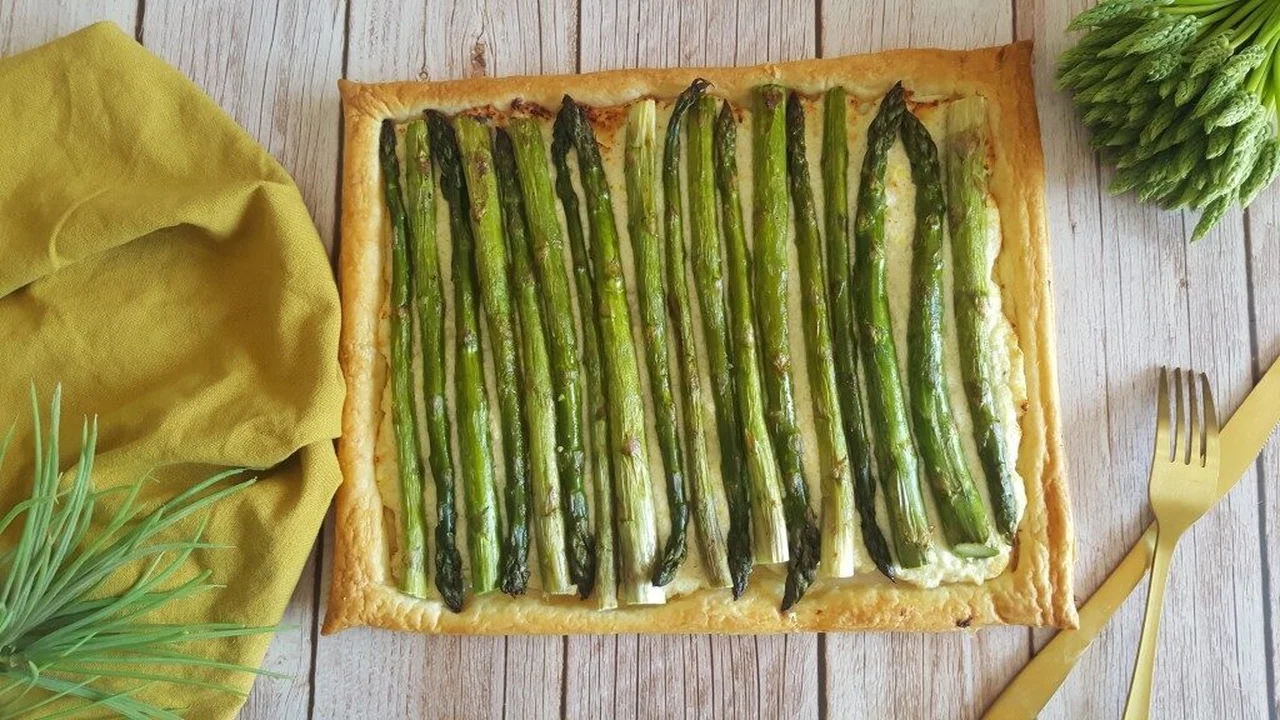 Tarte fine au parmesan et aux asperges