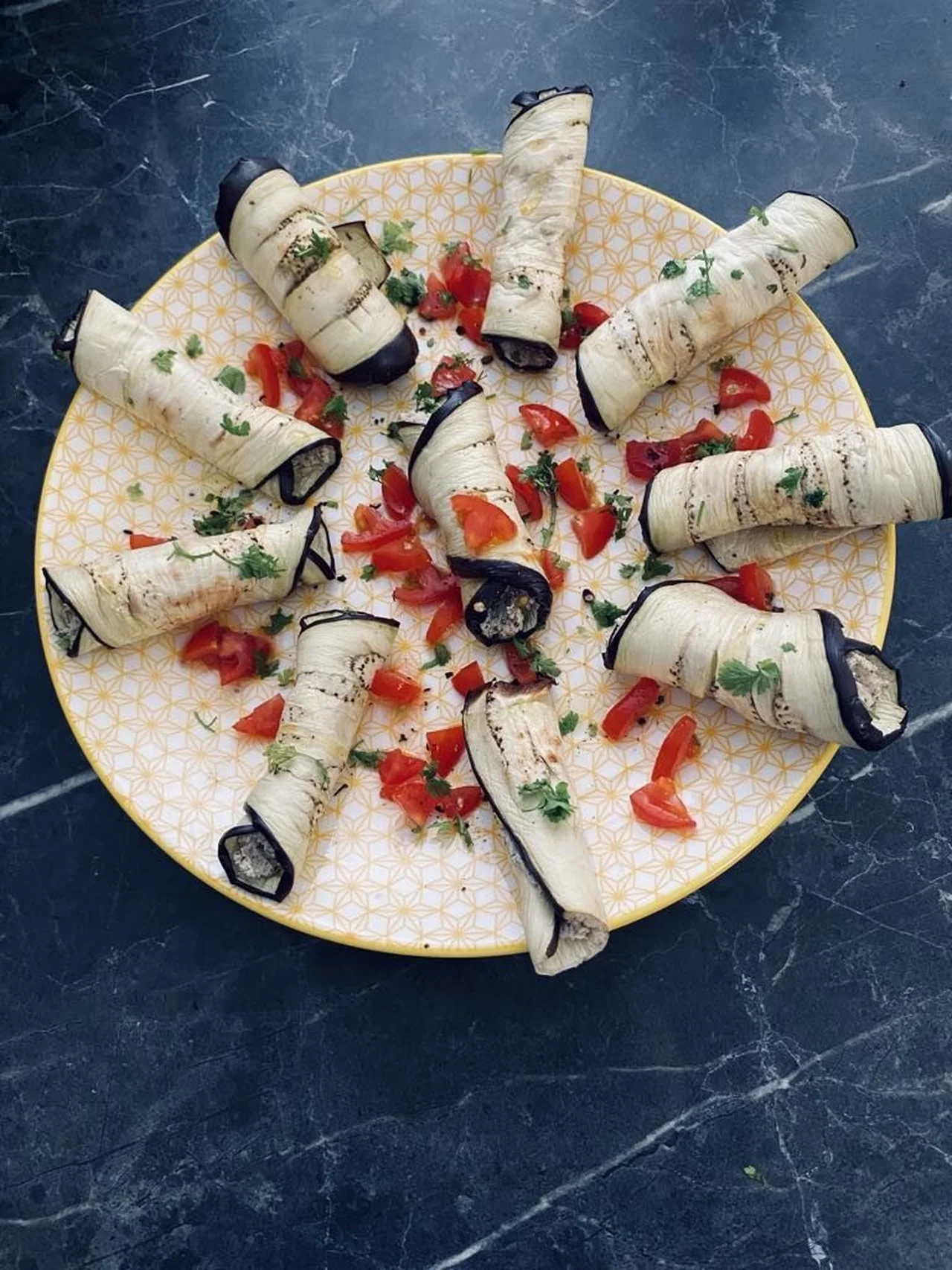 Rouleaux d'aubergines aux noix comme en Géorgie