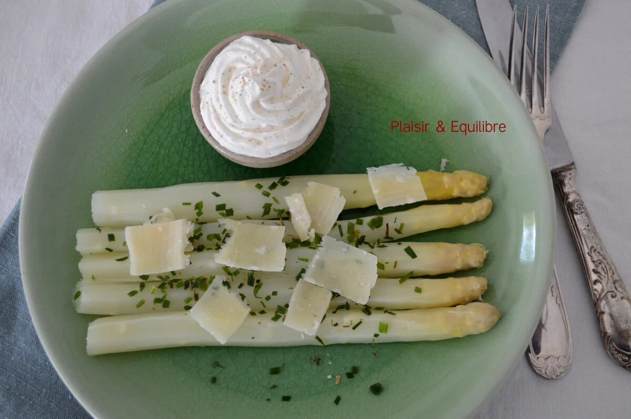 Asperges blanches à la Chantilly de parmesan