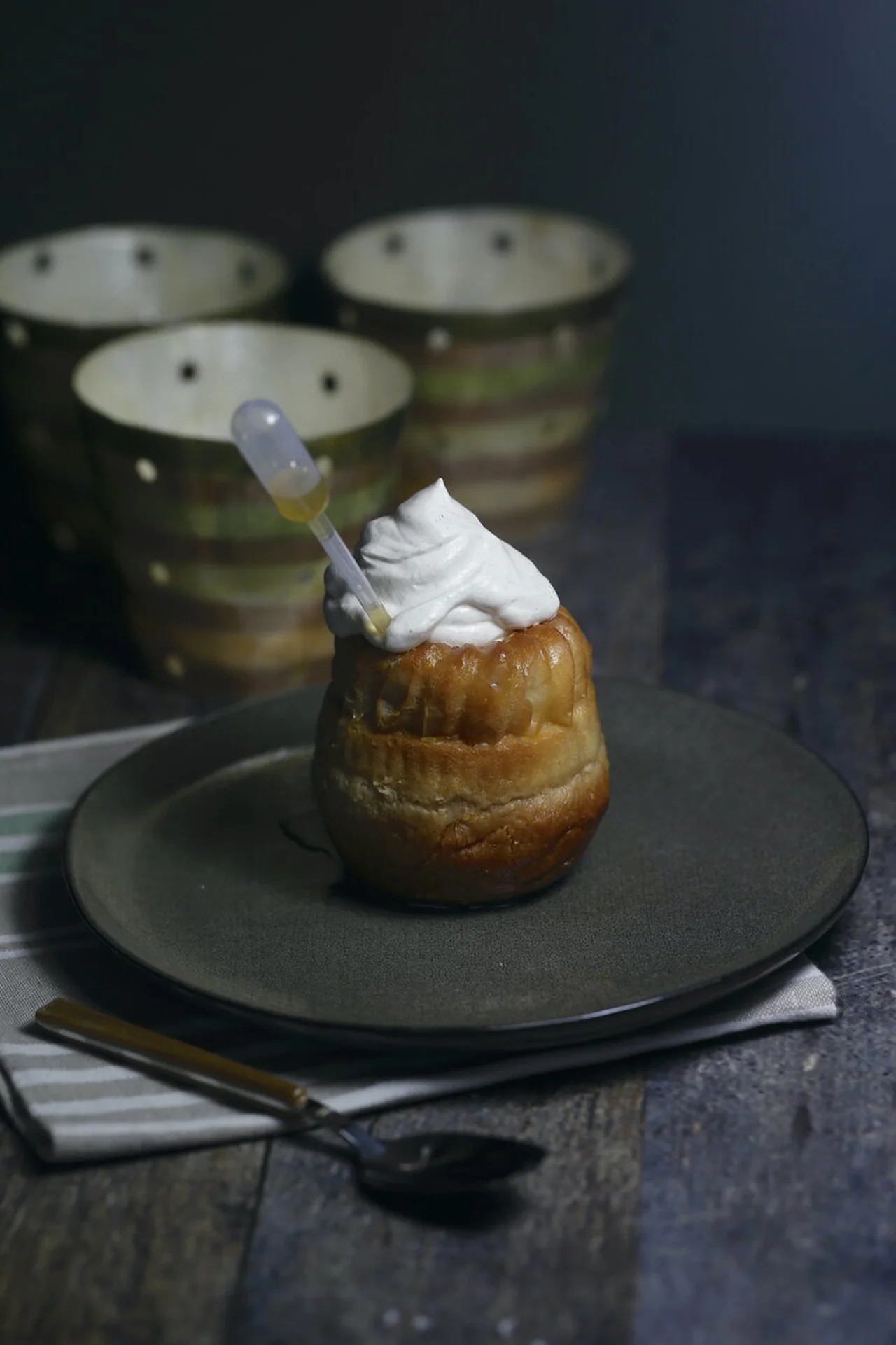 Baba rhum orange et chantilly au chocolat blanc