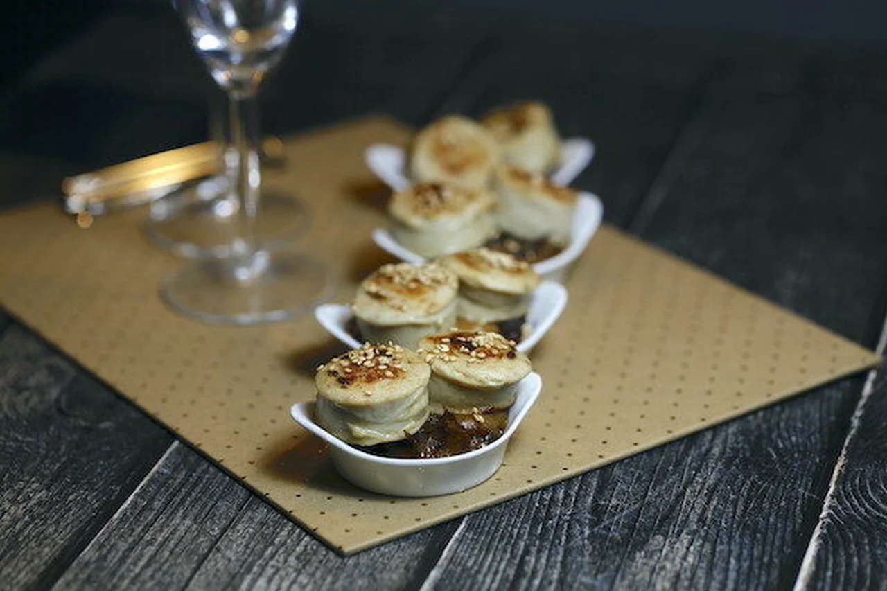 Boudin blanc au confit d'oignon et pomme au miel