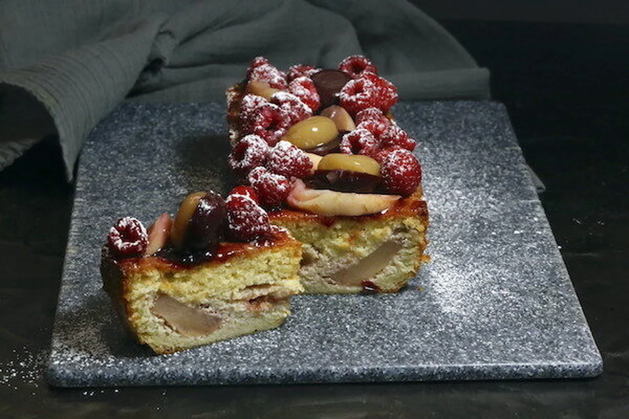 Cake pêches amandes et framboises