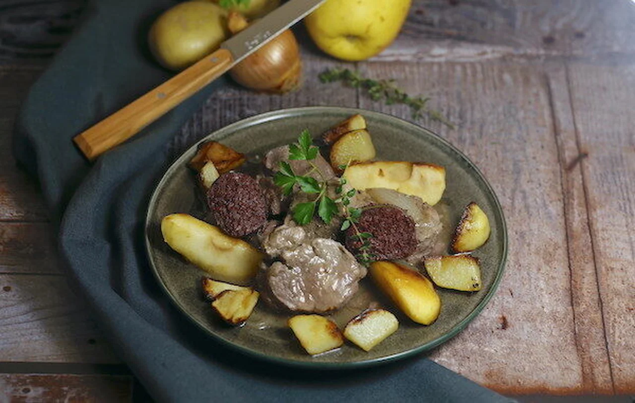 Carbonade de filet mignon au boudin et aux deux pommes