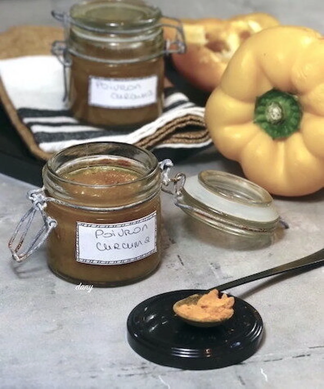 Confiture de poivrons au curry et curcuma