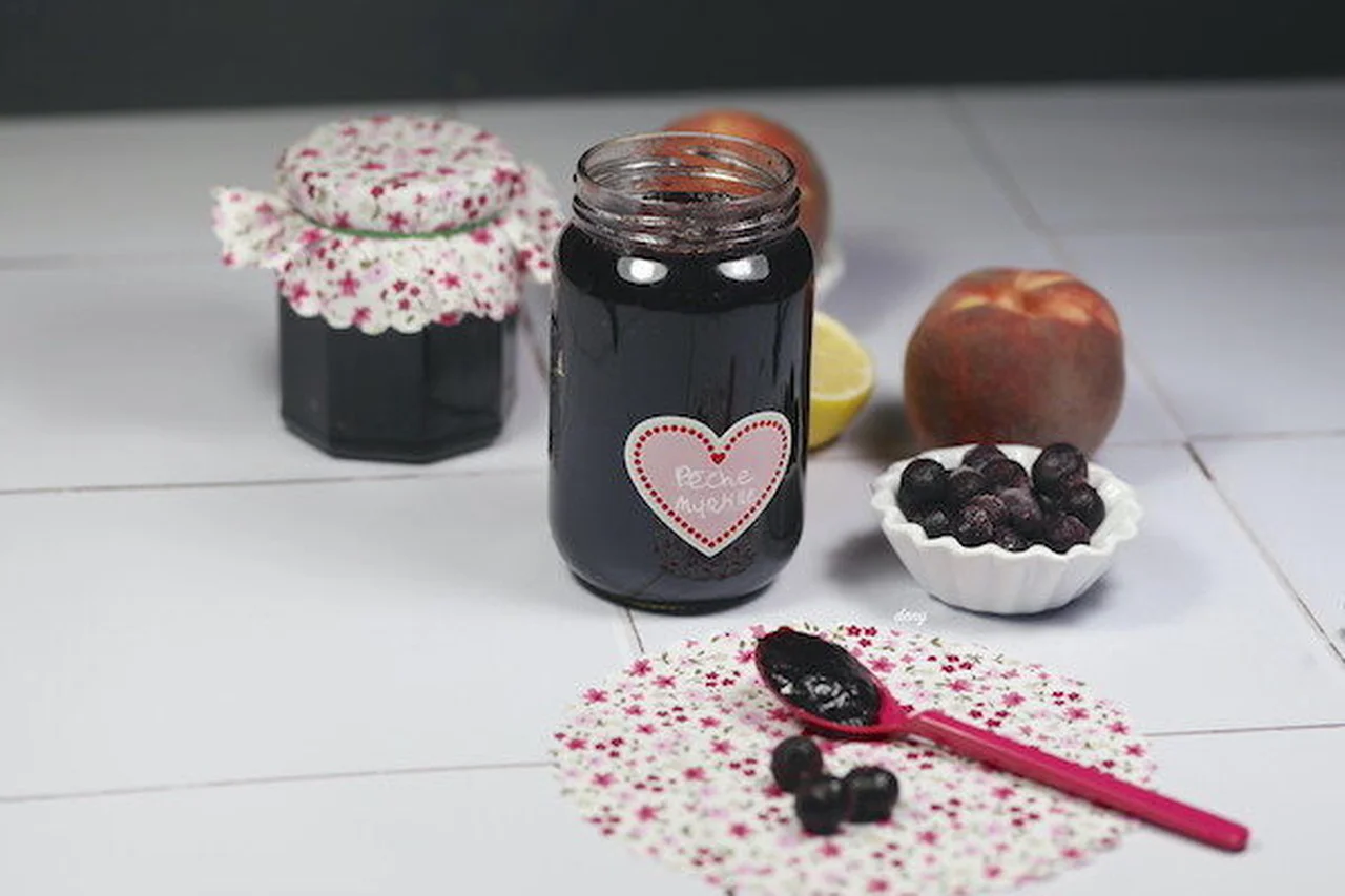 Confiture pêches myrtilles