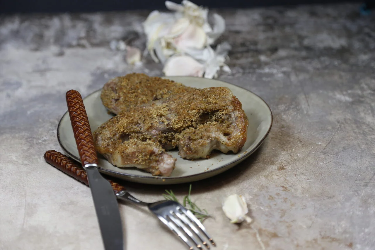 Côtes d'agneau en chapelure à l'ail et parmesan