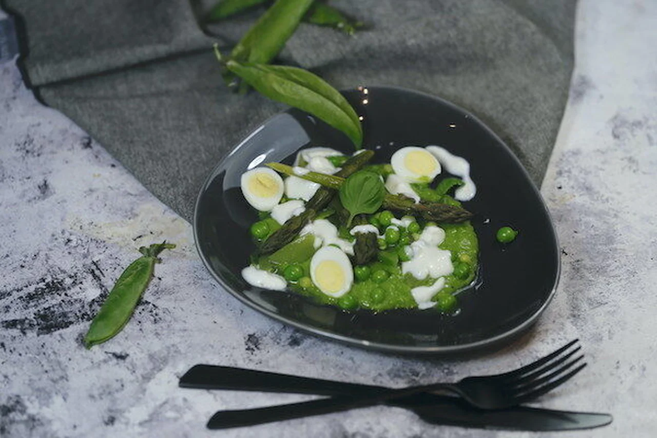 Crème de petits pois et pointes d'asperges à la feta